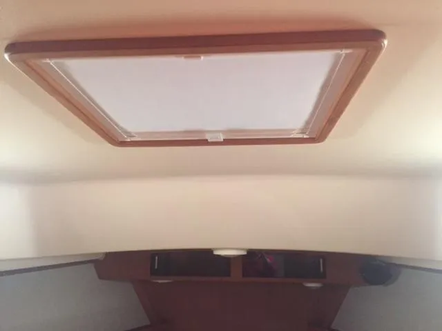 Navigator Yacht Photos Pics Interior of Island Packet Craft Express 360, year 2002.