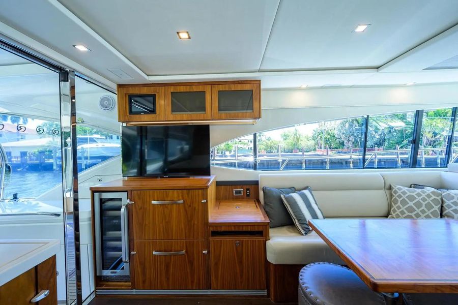 2017 Riviera 5400 Sport Yacht