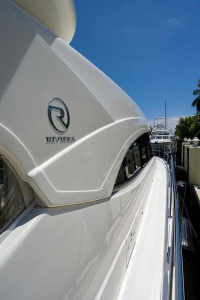2017 Riviera 5400 Sport Yacht