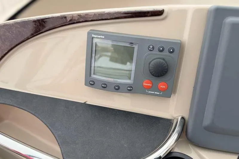  Yacht Photos Pics Control panel on 2006 Carver 41 Cockpit Motor Yacht dashboard.