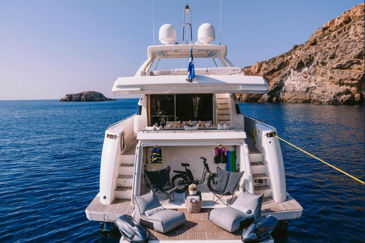 2010 Ferretti Yachts 78 