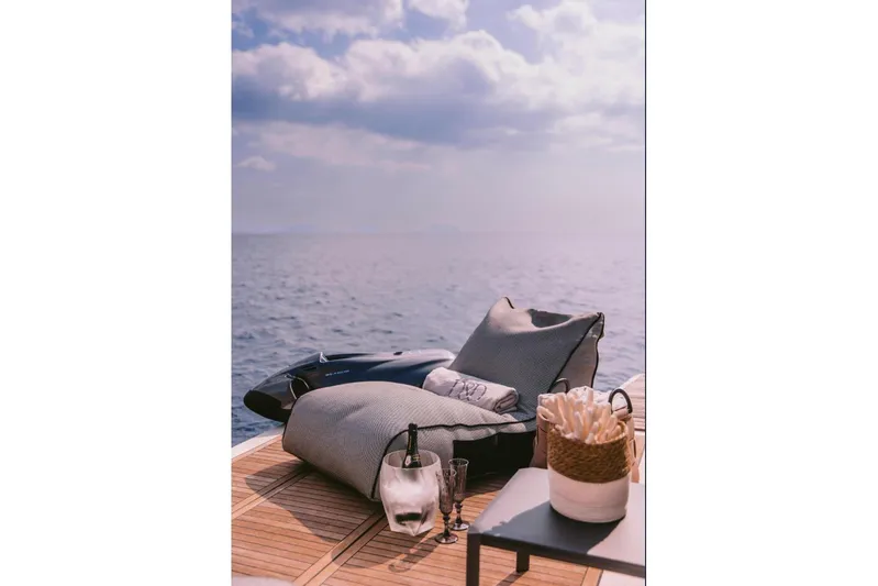 D & D Yacht Photos Pics Luxurious Ferretti Yachts 800 deck with ocean view, 2010 model.