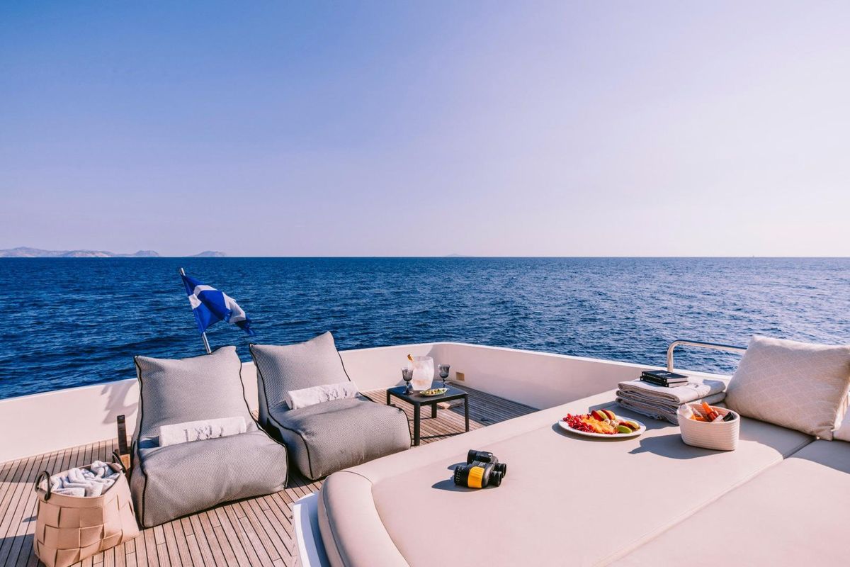 2010 Ferretti Yachts 78 