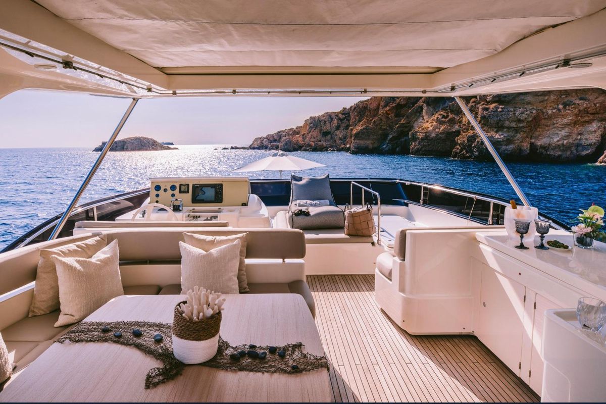 2010 Ferretti Yachts 78 