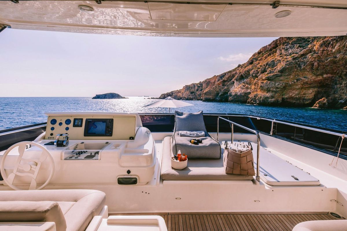 2010 Ferretti Yachts 78 