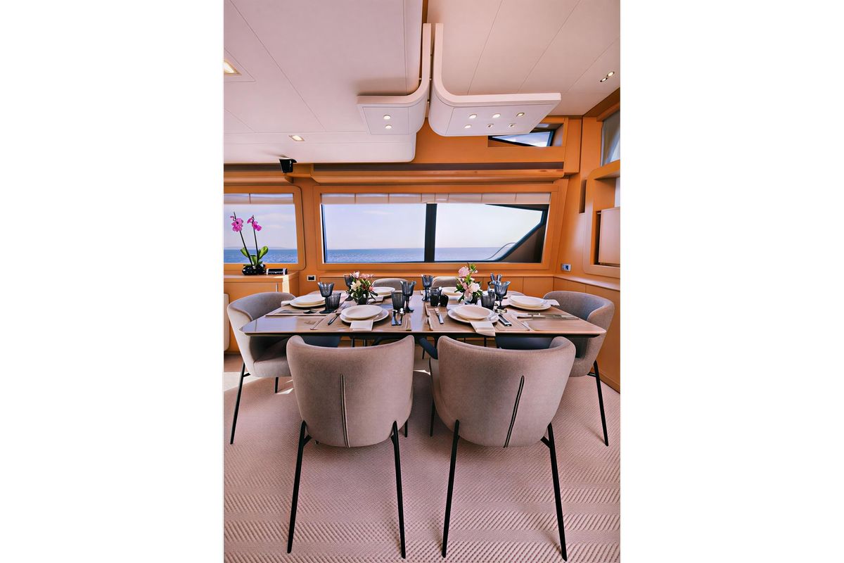 2010 Ferretti Yachts 78 