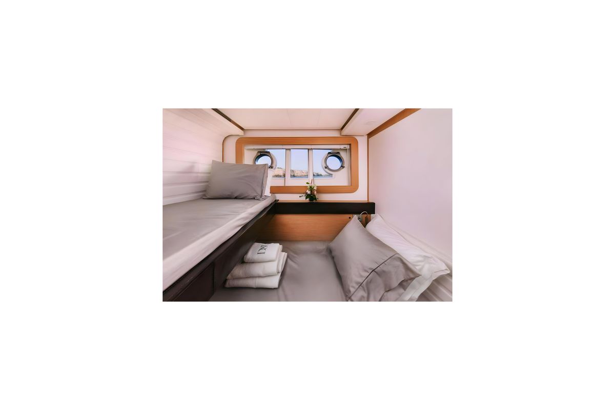 2010 Ferretti Yachts 78 