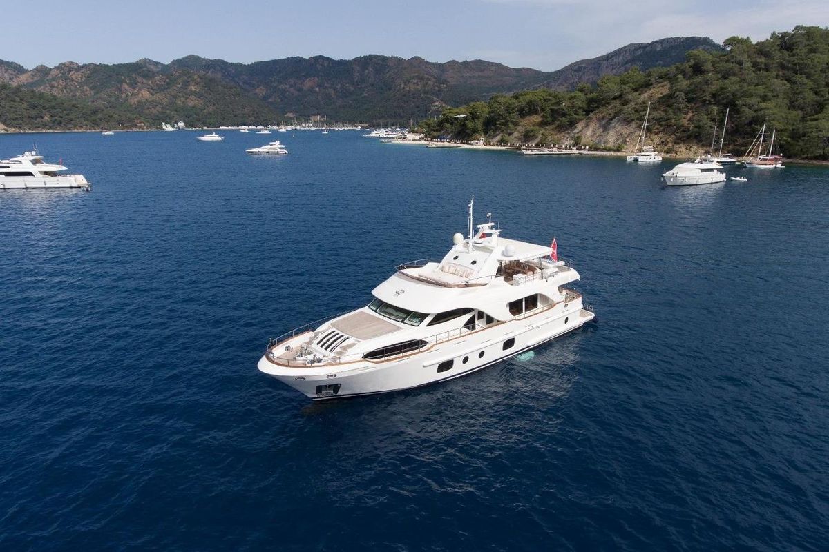 2008 Benetti 84 