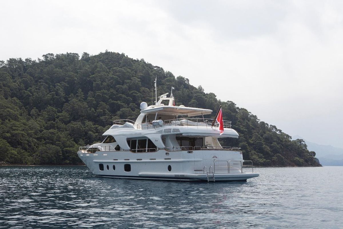 2008 Benetti 84 