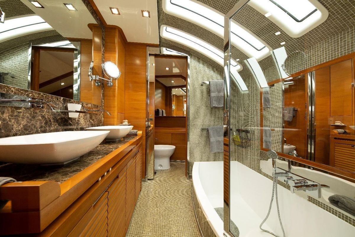 2008 Benetti 84 