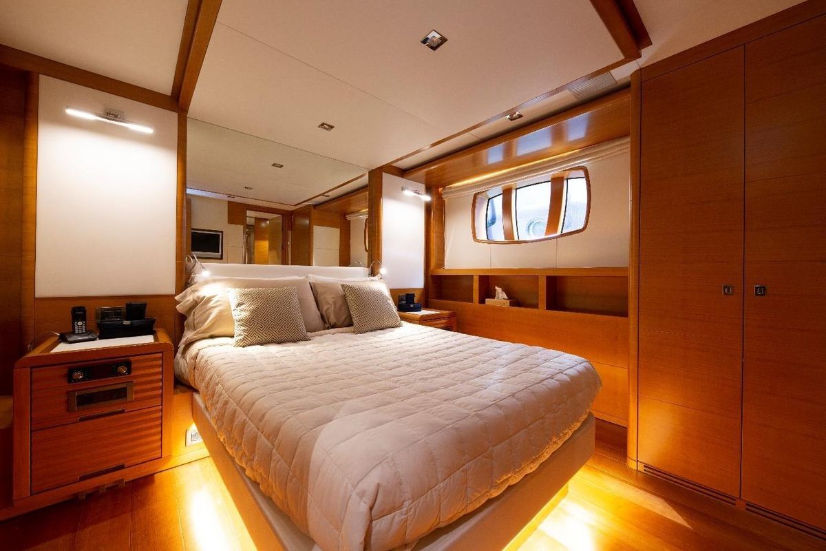 2008 Benetti 84 