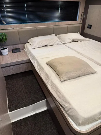  Yacht Photos Pics Azimut Atlantis 43 HT