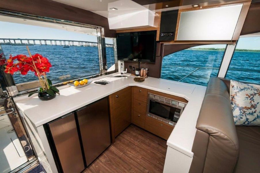 2015 Cruisers Yachts 45 Cantius