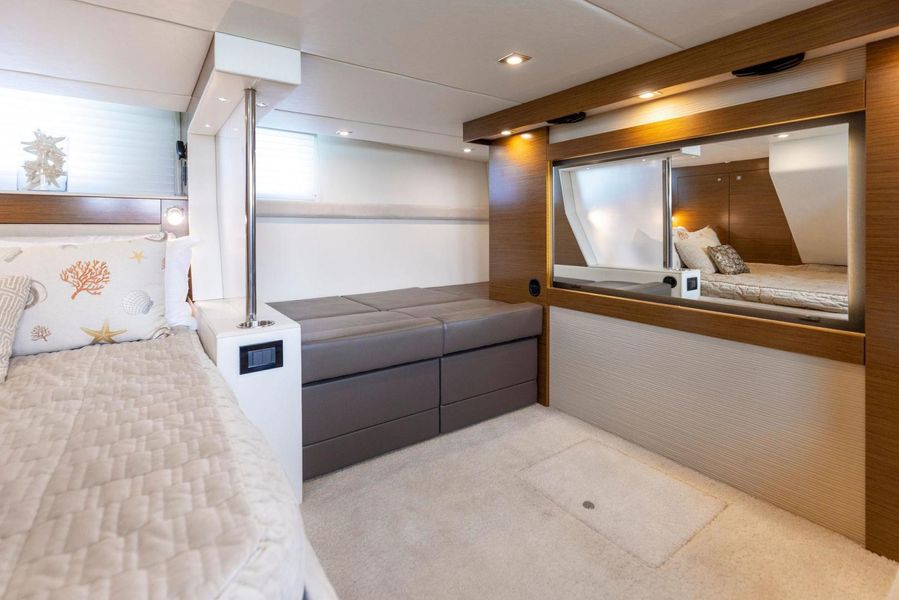 2015 Cruisers Yachts 45 Cantius