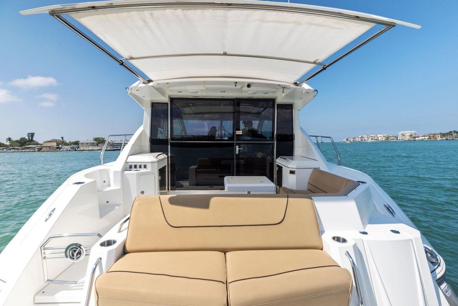 2015 Cruisers Yachts 45 Cantius