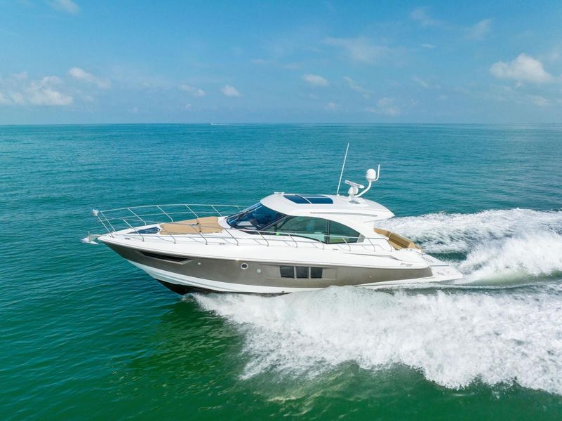 2015 Cruisers Yachts 45 Cantius