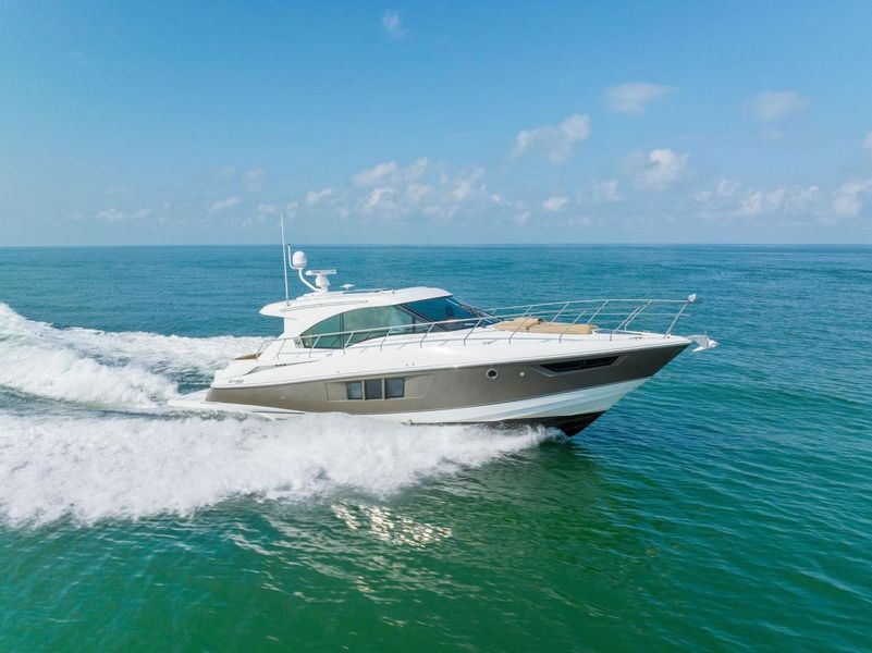 2015 Cruisers Yachts 45 Cantius