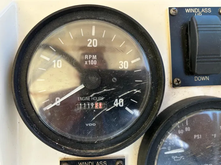 Bay Cruzin Yacht Photos Pics Close-up of a 2004 Mainship Pilot 34 Rum Runner II tachometer showing RPM and engine hours.