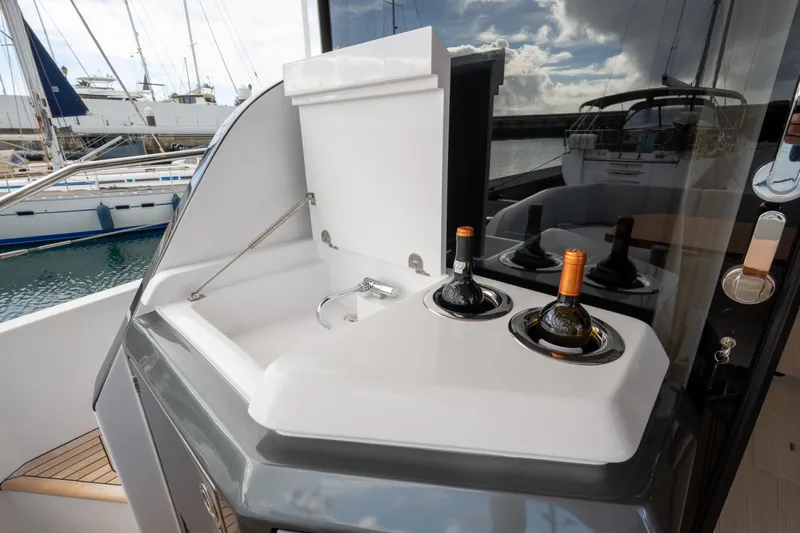  Yacht Photos Pics Outdoor bar area on 2022 Azimut Fly 53 yacht with wine bottles and sink.