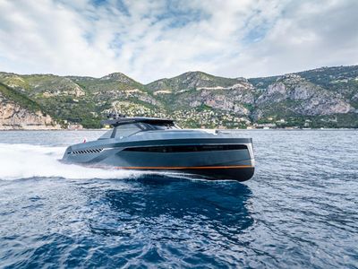 Yacht