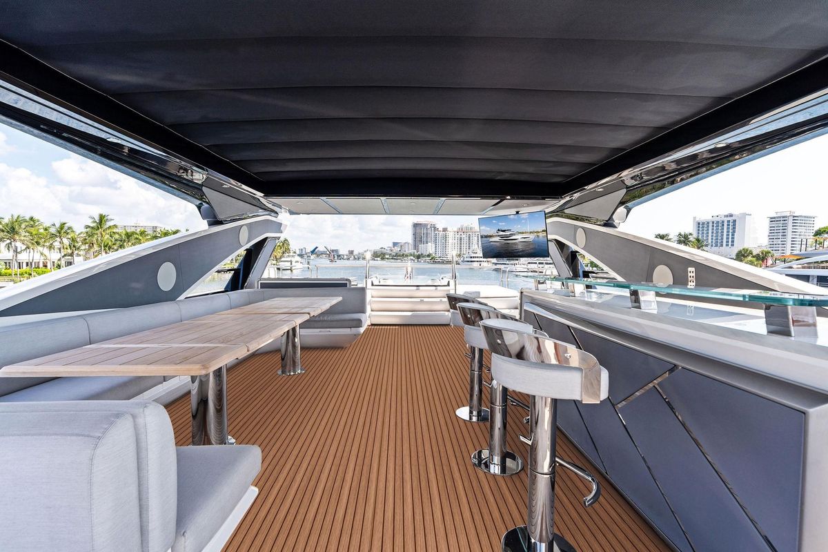 2024 Sunseeker 90 