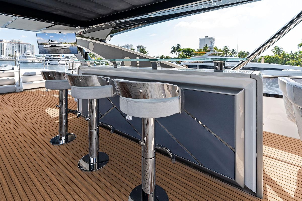 2024 Sunseeker 90 