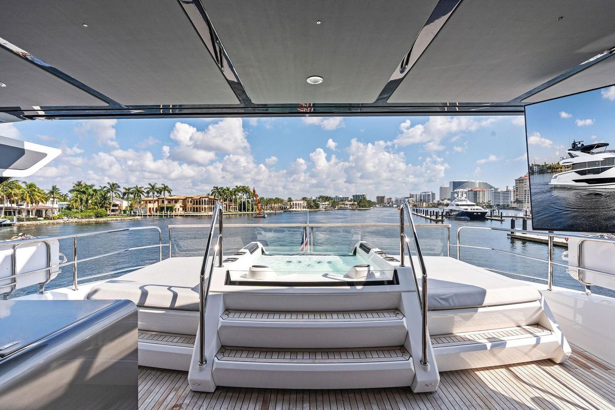 2024 Sunseeker 90 