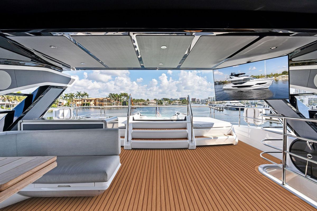 2024 Sunseeker 90 
