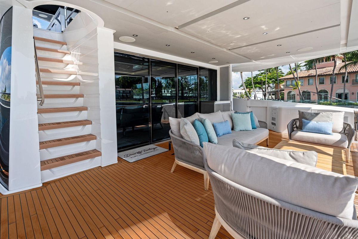 2024 Sunseeker 90 