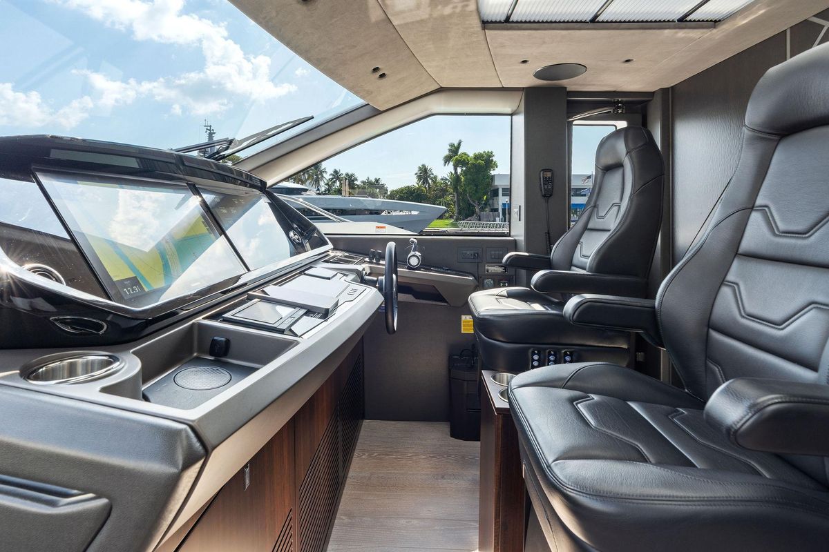 2024 Sunseeker 90 