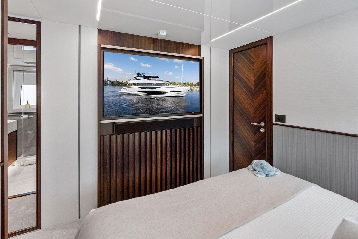 2024 Sunseeker 90 