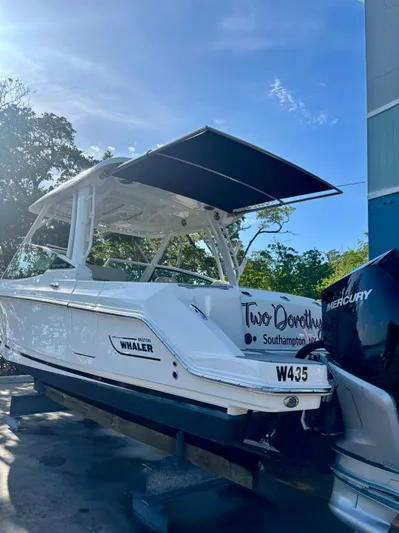  Yacht Photos Pics 2020 Boston Whaler 280 Vantage boat on trailer, featuring Mercury engine, sunny day.