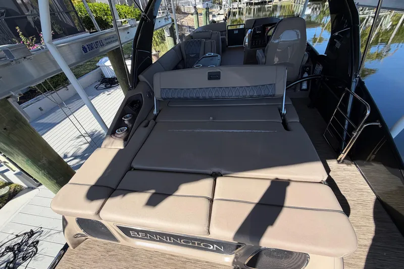  Yacht Photos Pics 2024 Bennington 25 QX Swingback boat interior with luxurious seating and modern design.