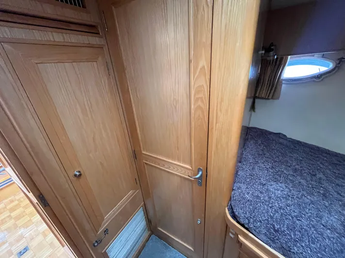 Journey Yacht Photos Pics 1999 Ocean Alexander Sundeck 460 interior with wooden cabinetry and cozy sleeping area.