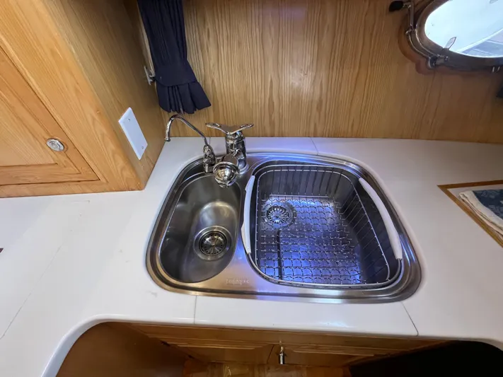 Journey Yacht Photos Pics 1999 Ocean Alexander Sundeck 460 kitchen sink with dual basins and wooden cabinetry.