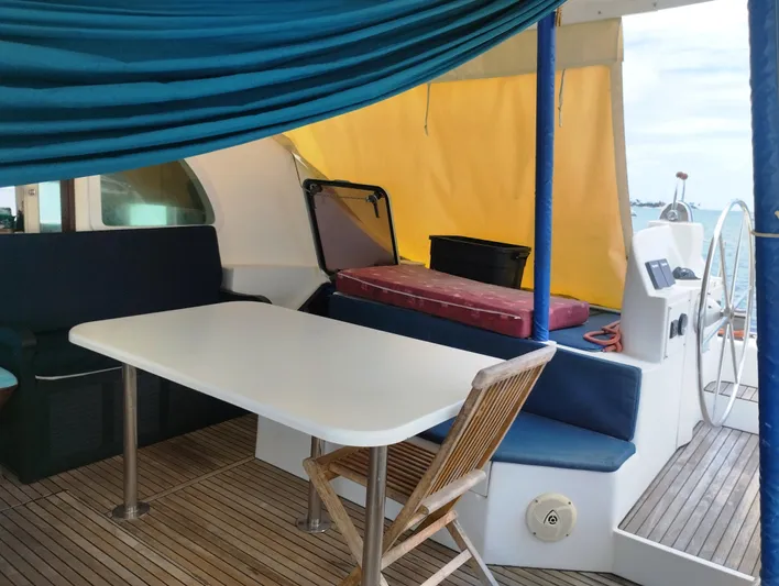  Yacht Photos Pics Lagoon 570 yacht interior, 2004 model, featuring a dining area with table and chairs.