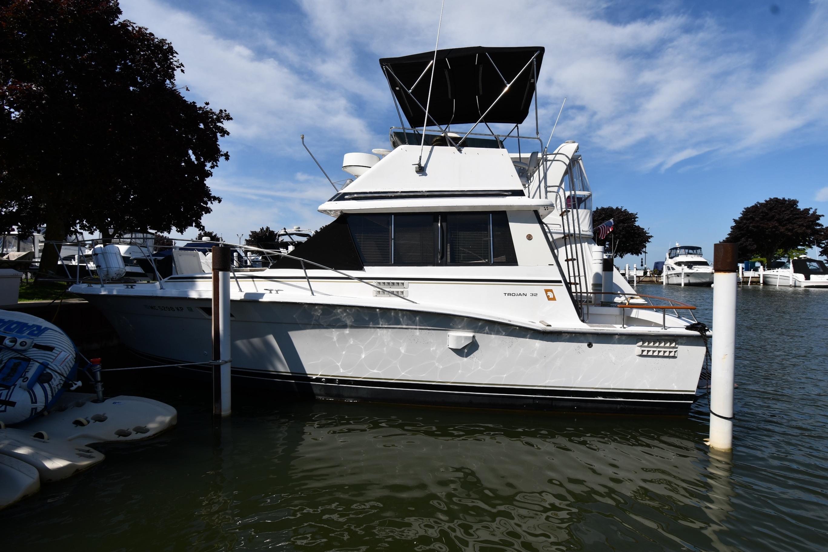 1979 Trojan 32 Sedan Flybridge for sale - YachtWorld