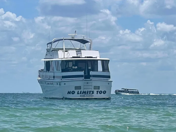 No Limits Too Yacht Photos Pics 