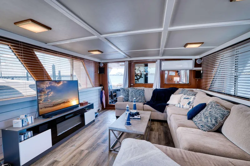 No Limits Too Yacht Photos Pics 