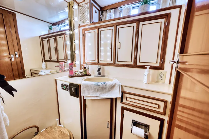 No Limits Too Yacht Photos Pics 