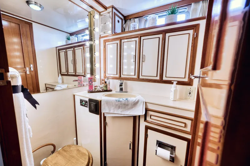 No Limits Too Yacht Photos Pics 