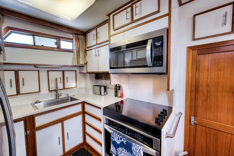 No Limits Too Yacht Photos Pics 