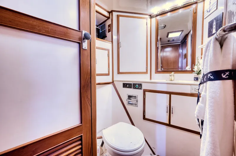 No Limits Too Yacht Photos Pics 