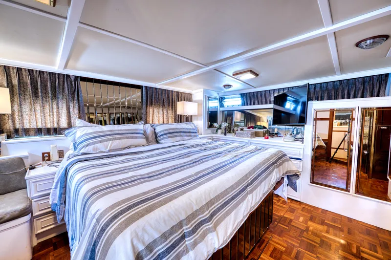 No Limits Too Yacht Photos Pics 