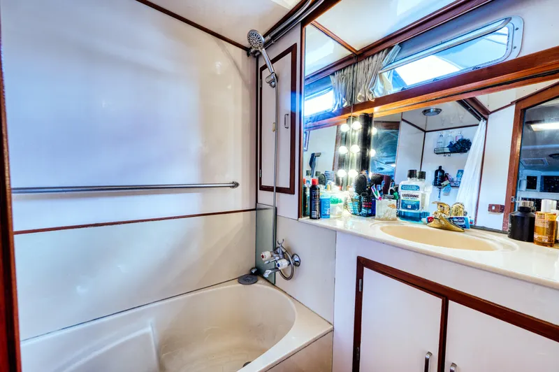 No Limits Too Yacht Photos Pics 