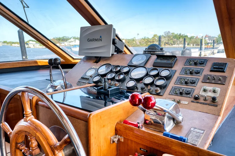 No Limits Too Yacht Photos Pics 