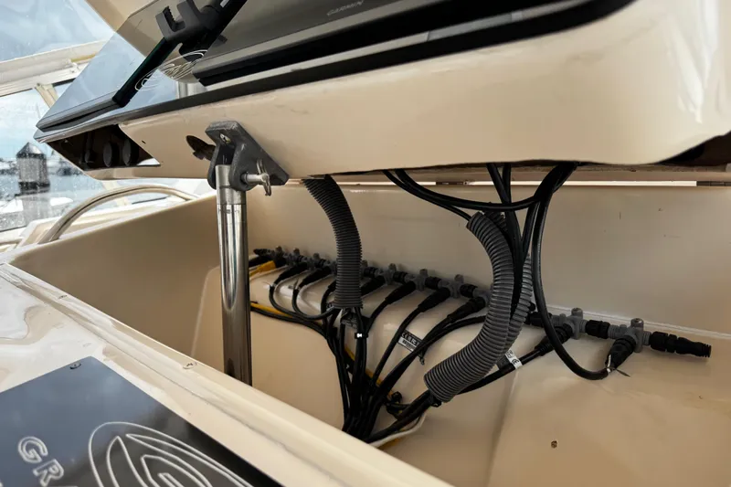  Yacht Photos Pics 2001 Grady-White Express 330 boat wiring and control panel detail.