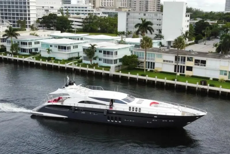  Yacht Photos Pics Luxury Leopard 112 yacht cruising near waterfront homes, 2008 model.