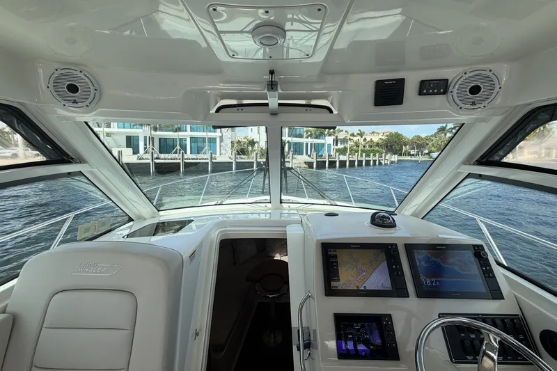  Yacht Photos Pics Interior view of 2019 Boston Whaler 315 Conquest cockpit.