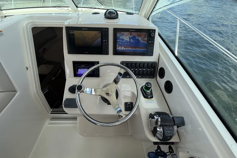  Yacht Photos Pics 2019 Boston Whaler 315 Conquest helm with navigation system.